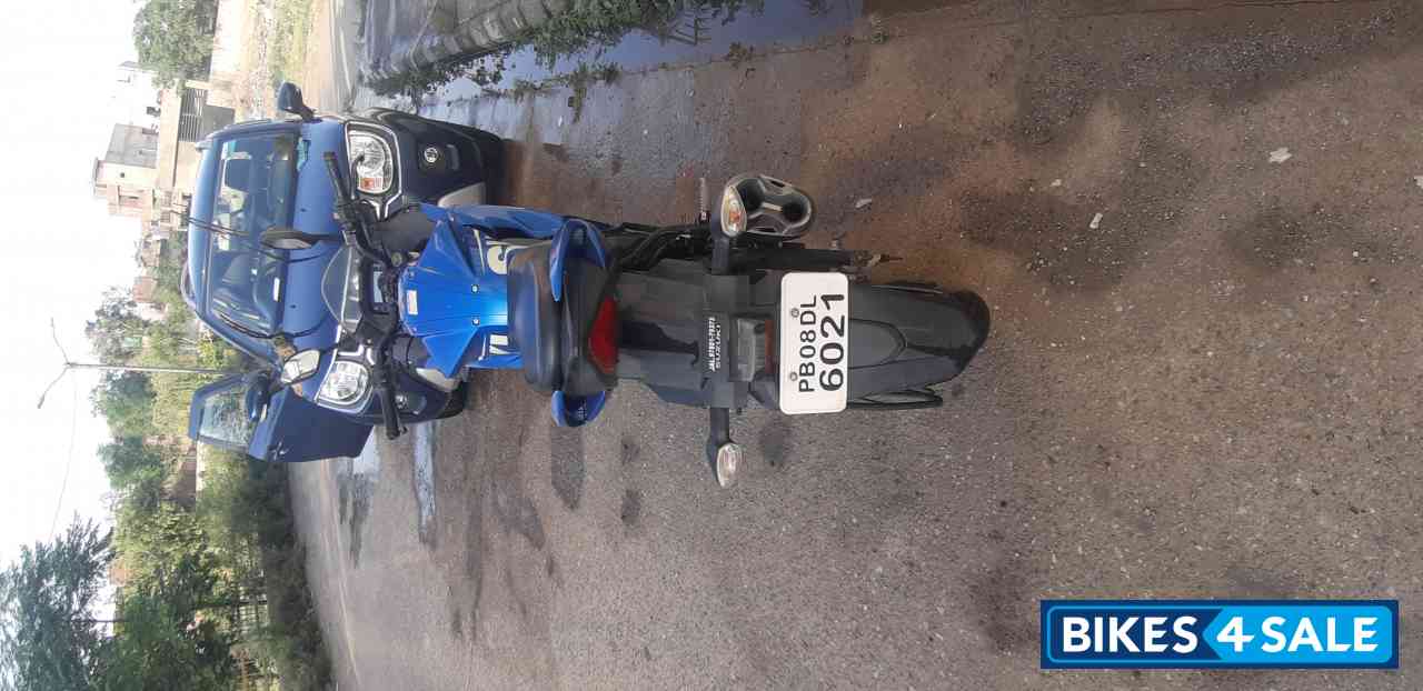 Blue Suzuki Gixxer SF