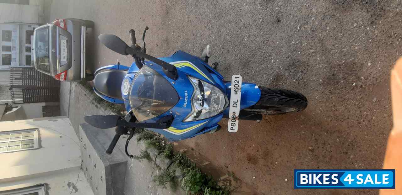 Blue Suzuki Gixxer SF