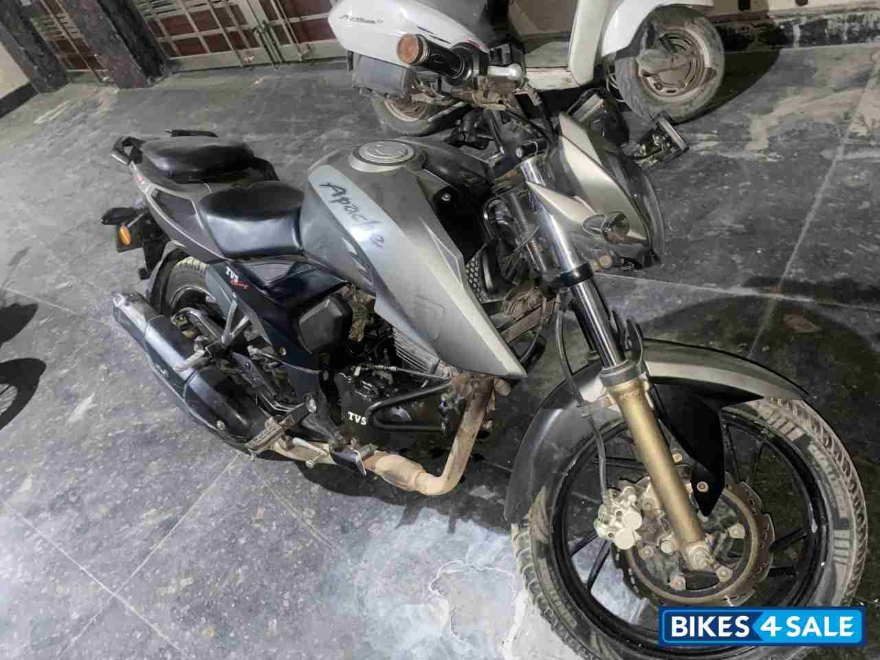 TVS Apache RTR 200 4V