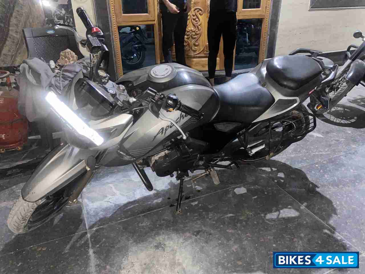 TVS Apache RTR 200 4V