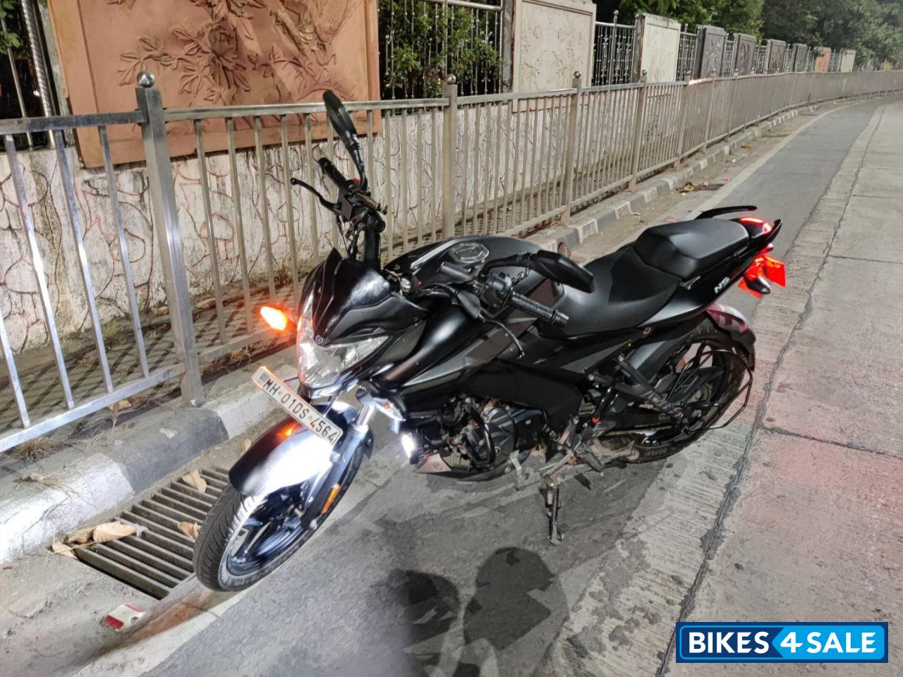 Silver/grey Bajaj Pulsar NS 160 BS6