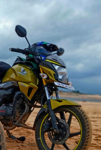 Lite Yellow Honda CB Trigger