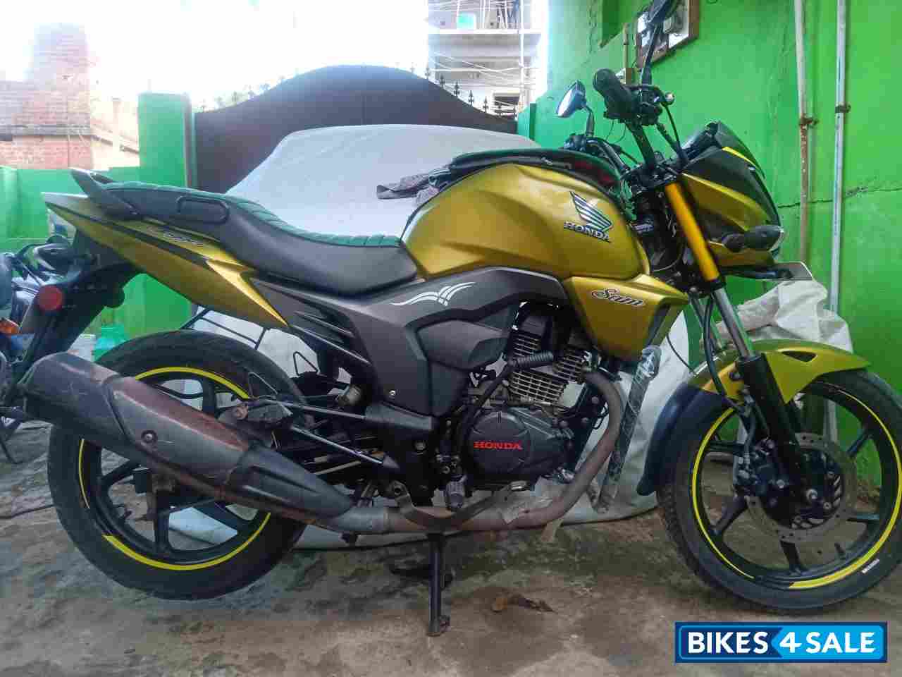Lite Yellow Honda CB Trigger