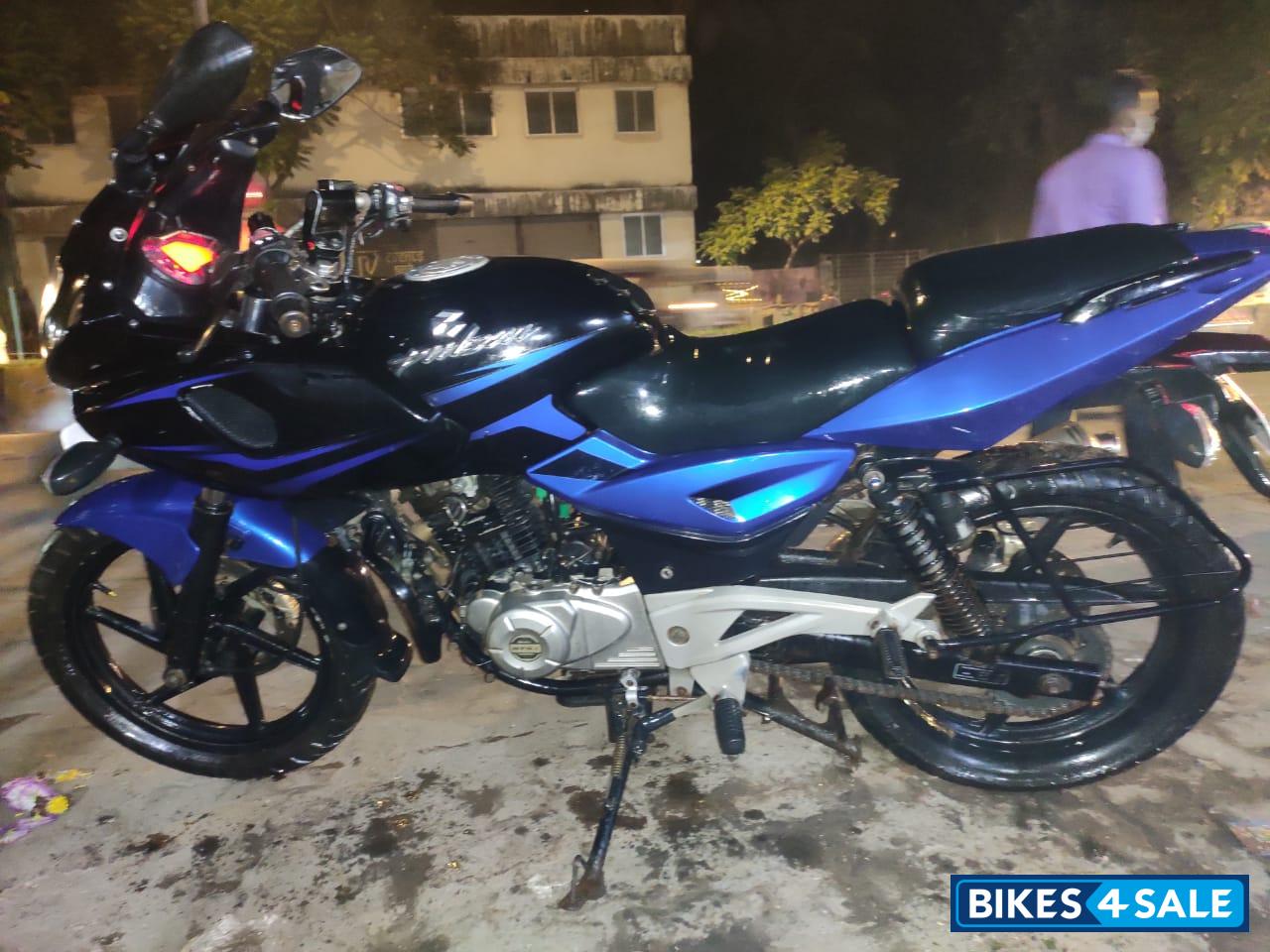 Bajaj Pulsar 220F