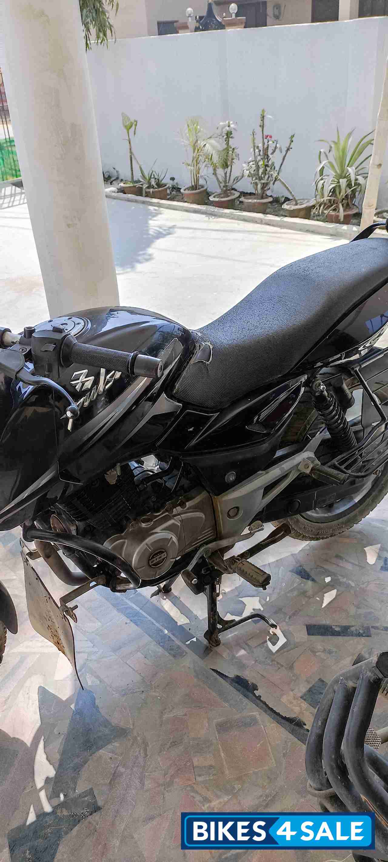 Black Bajaj Pulsar 150
