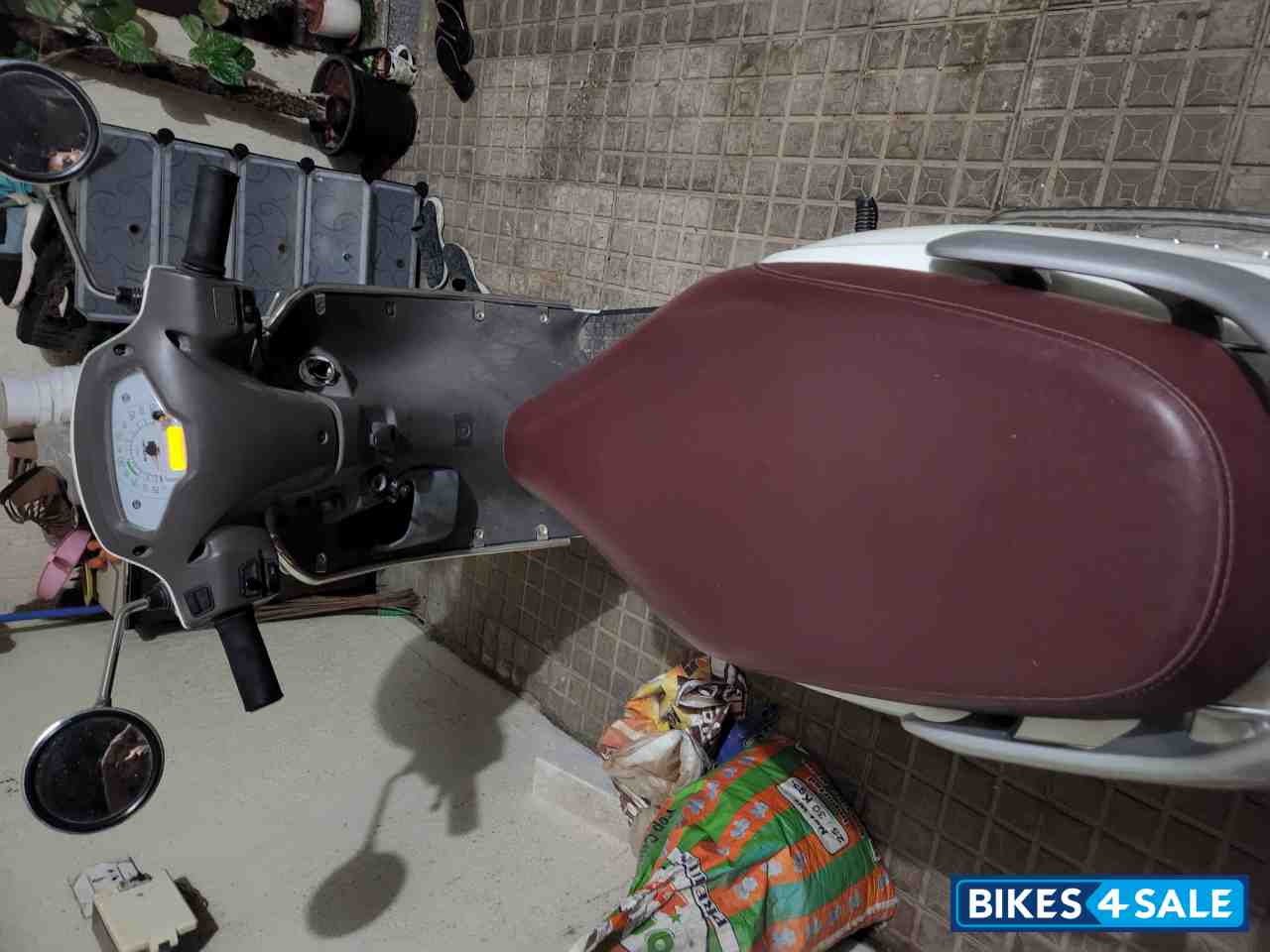 White Suzuki Access 125 Special Edition