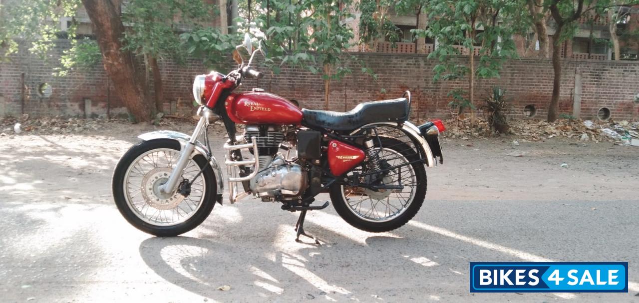 Red Royal Enfield Bullet 350 ES