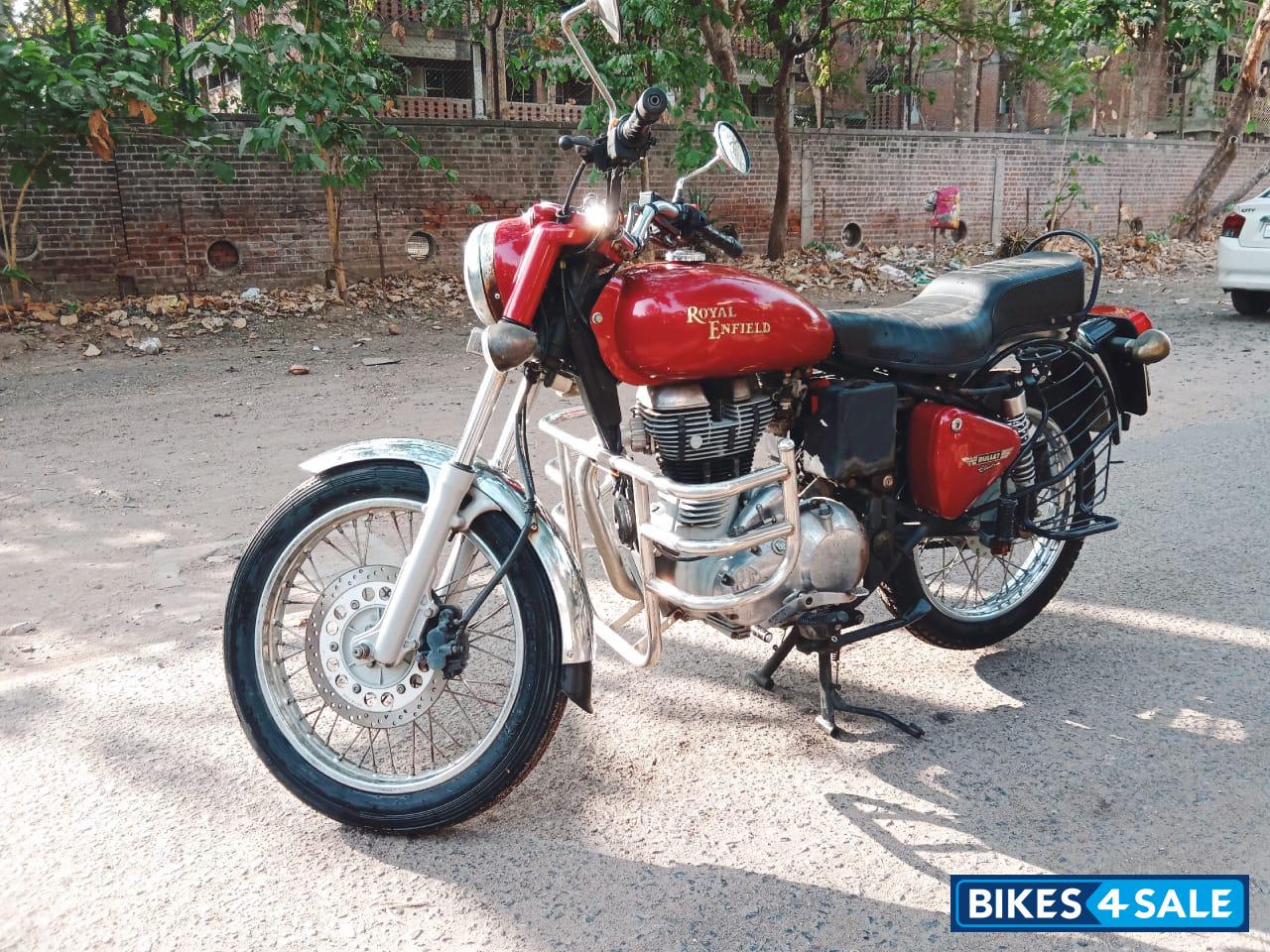 Red Royal Enfield Bullet 350 ES