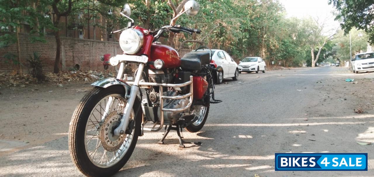 Red Royal Enfield Bullet 350 ES