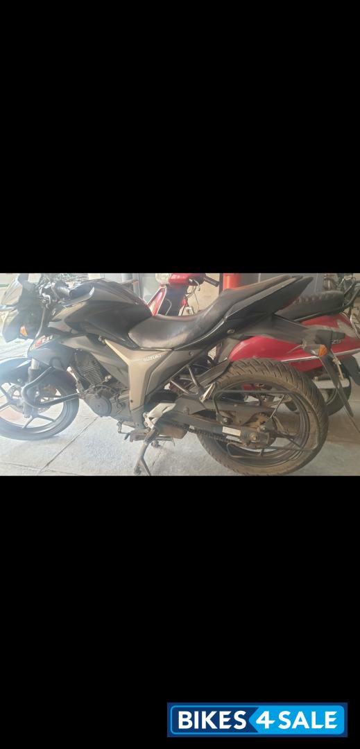 Black Suzuki Gixxer BS6