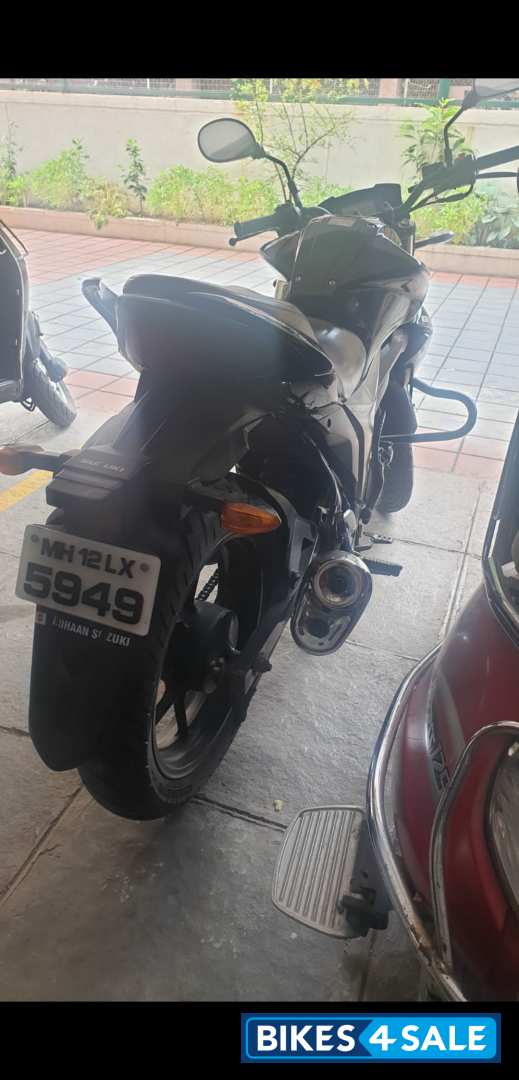 Black Suzuki Gixxer BS6