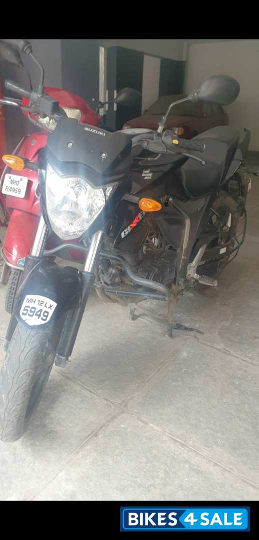 Black Suzuki Gixxer BS6