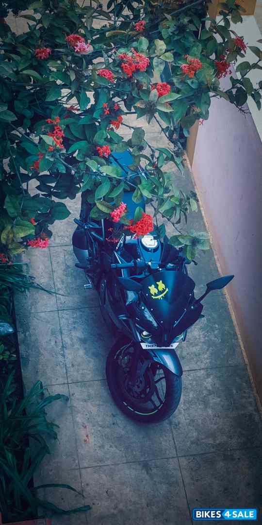 Black Bajaj Pulsar RS 200 ABS