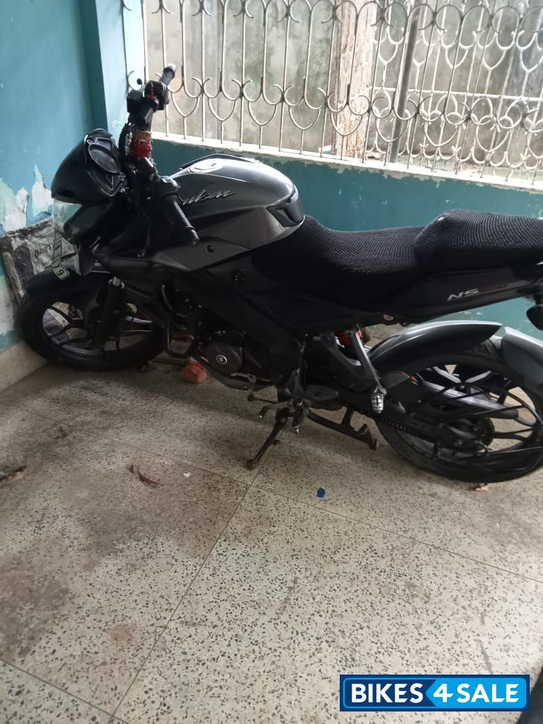 Black Bajaj Pulsar NS 160