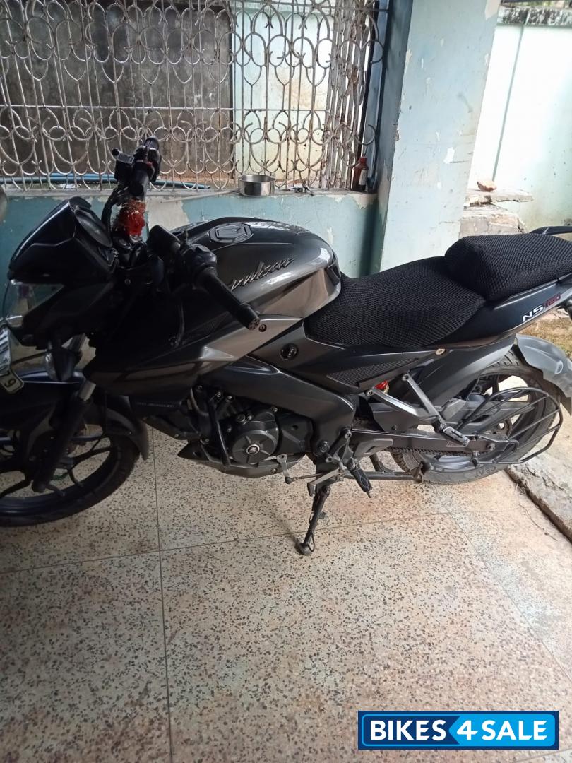 Black Bajaj Pulsar NS 160