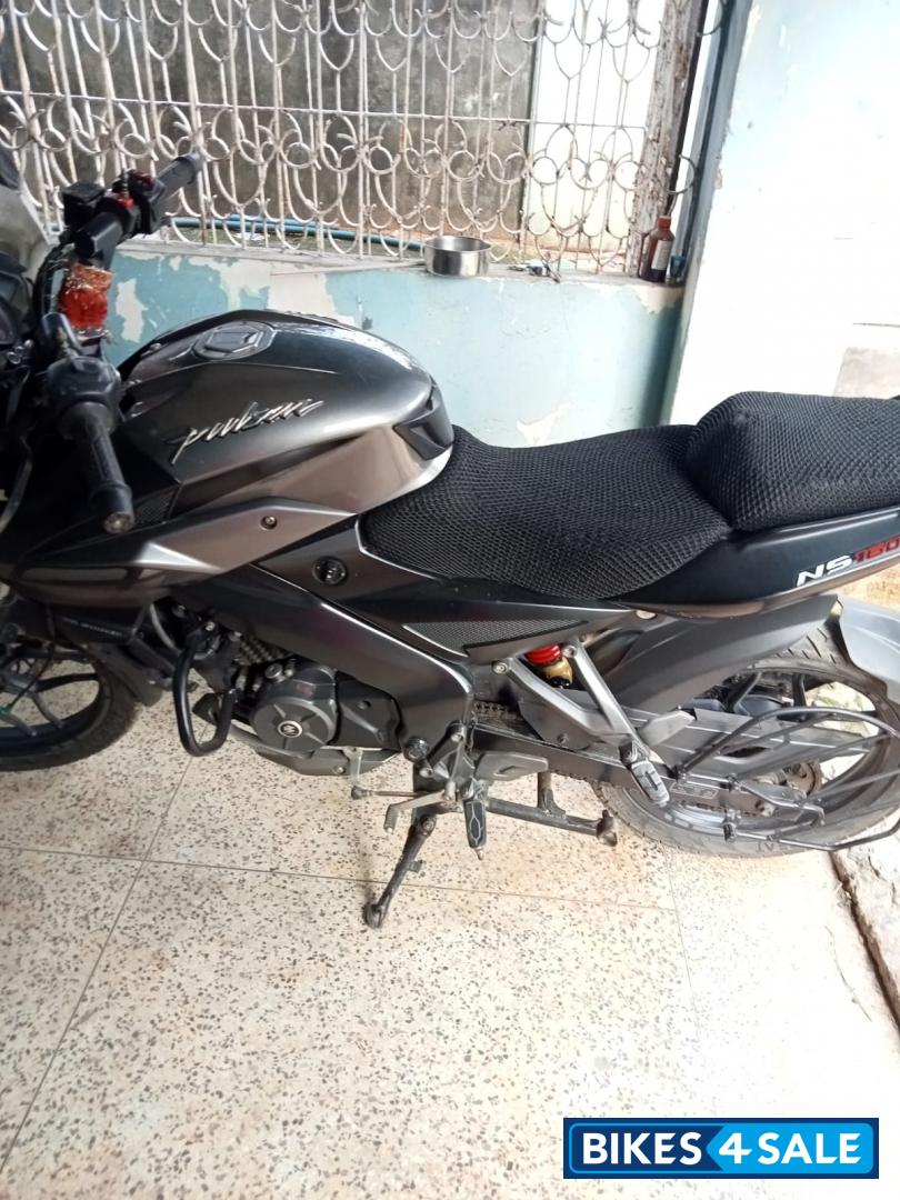 Black Bajaj Pulsar NS 160