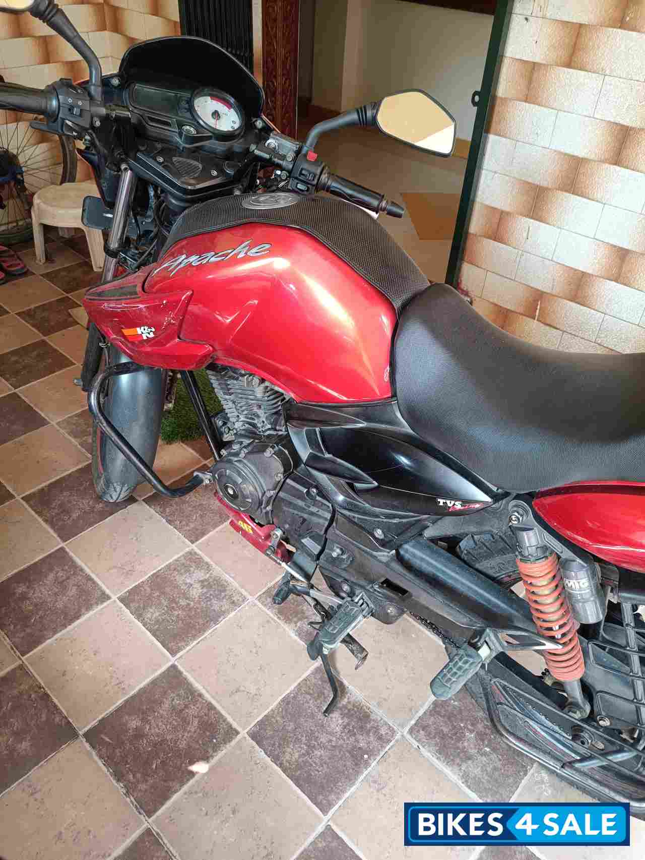Red TVS Apache RTR 160