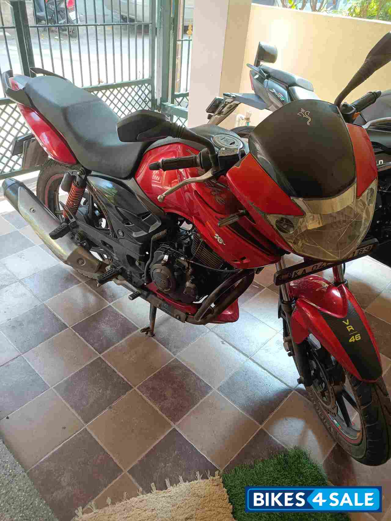 Red TVS Apache RTR 160 Red TVS Apache RTR 160