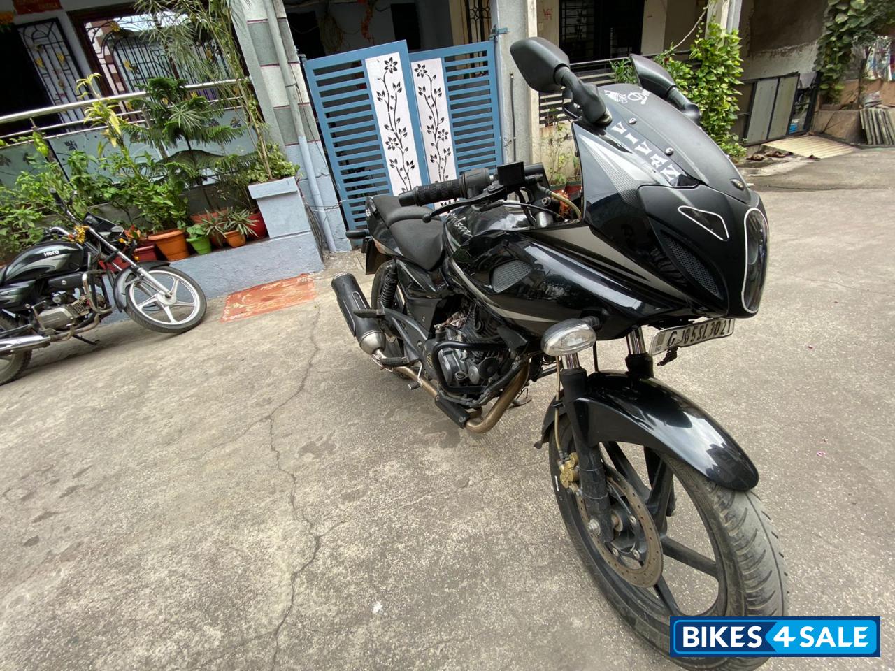 Bajaj Pulsar 220F