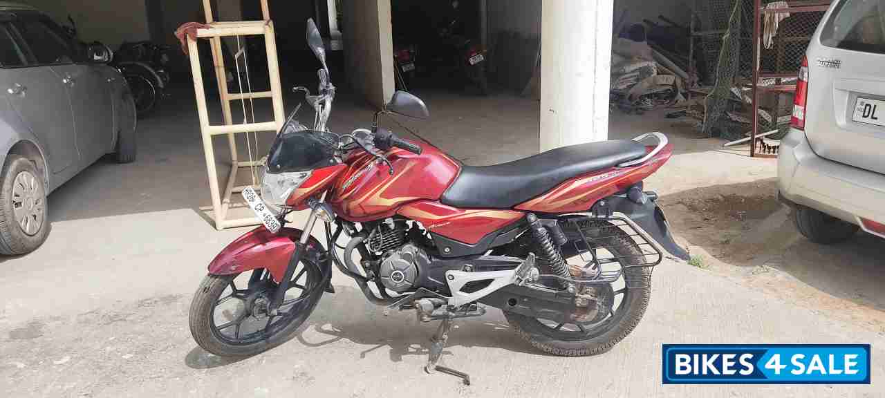 Mahron (red) Bajaj Discover 125M