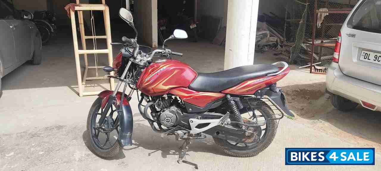 Mahron (red) Bajaj Discover 125M