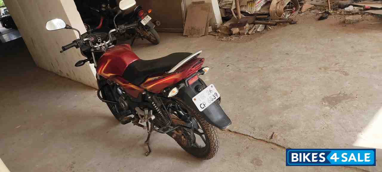 Mahron (red) Bajaj Discover 125M