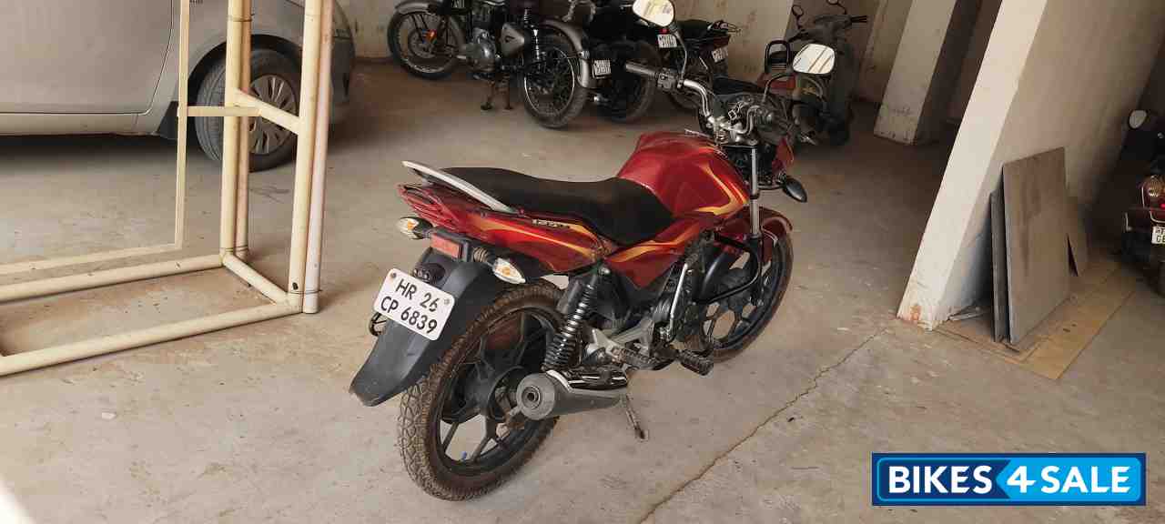 Mahron (red) Bajaj Discover 125M