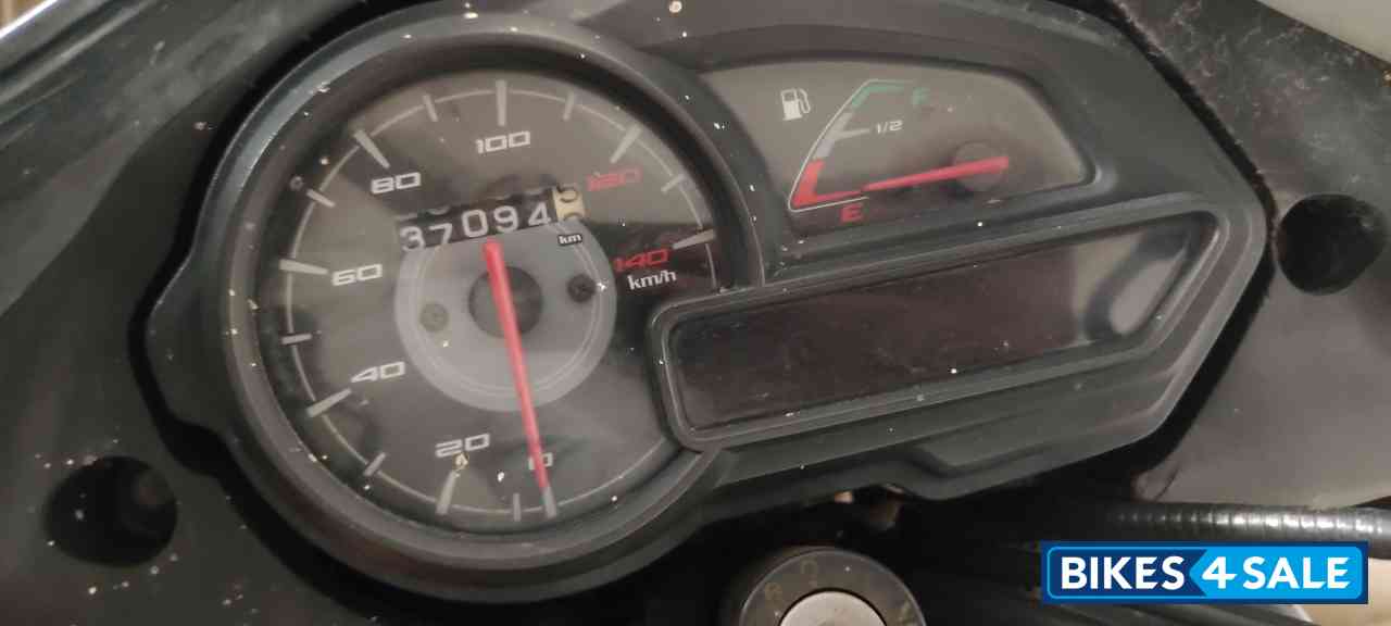 Mahron (red) Bajaj Discover 125M