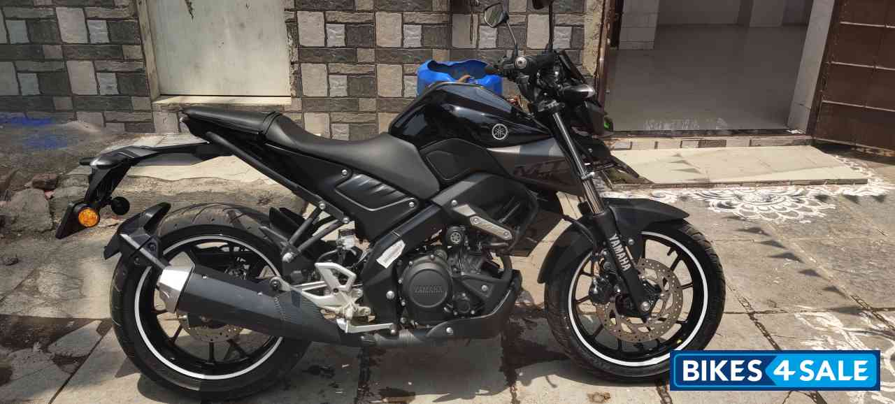 Black Yamaha MT-15 BS6
