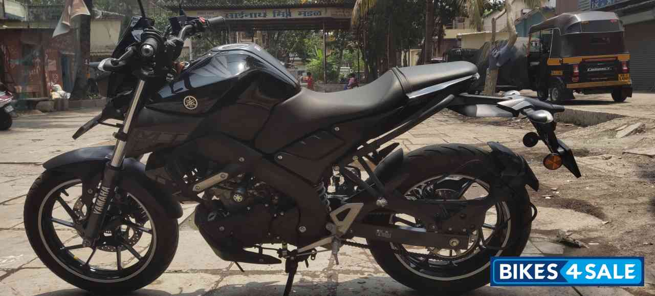 Black Yamaha MT-15 BS6
