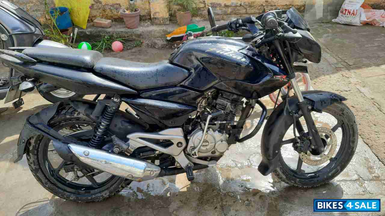Black Bajaj Pulsar 135LS