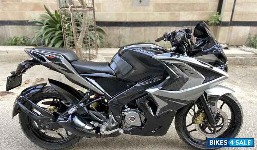 Black & Grey Bajaj Pulsar RS 200