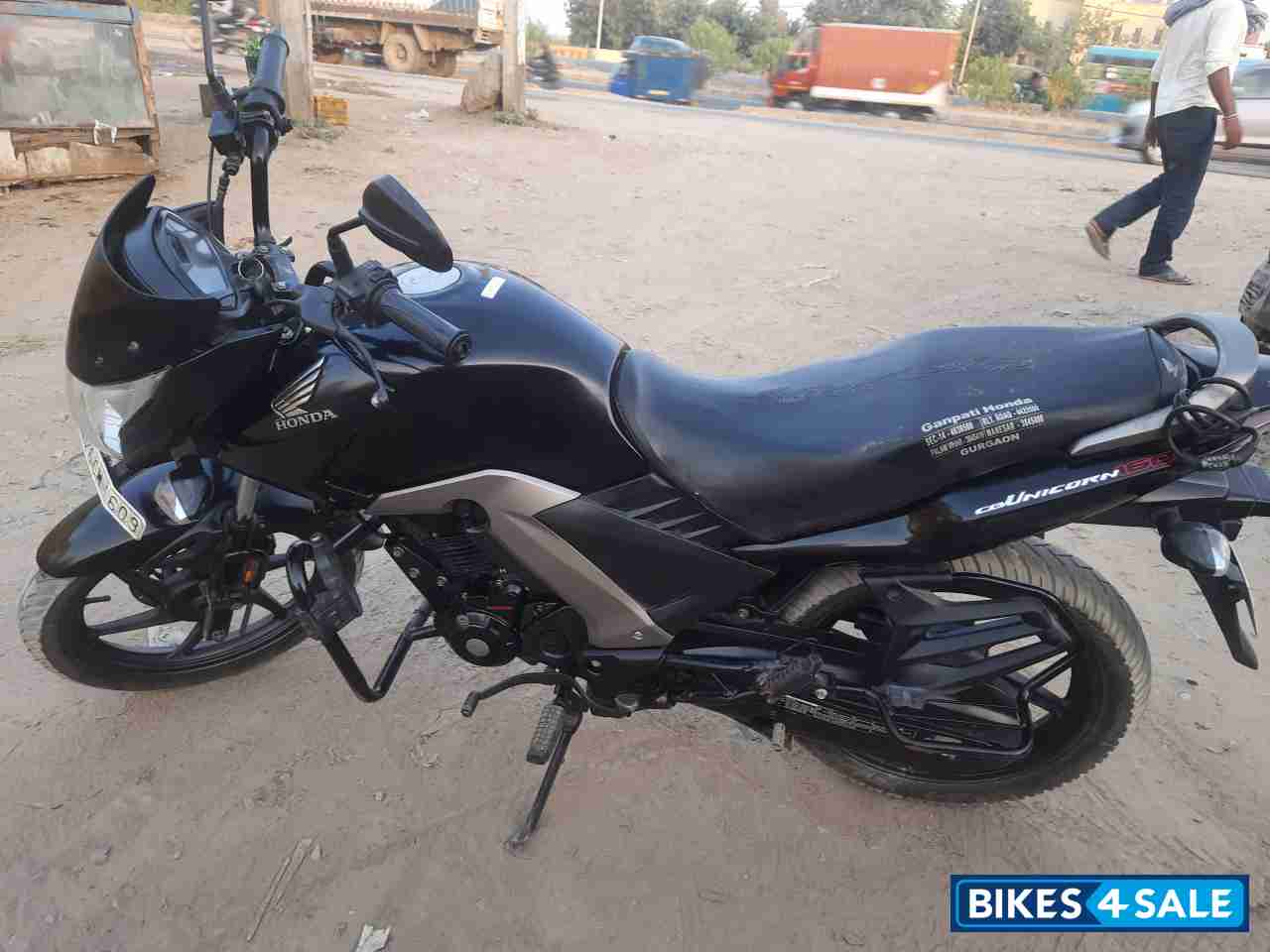 Black Honda CB Unicorn