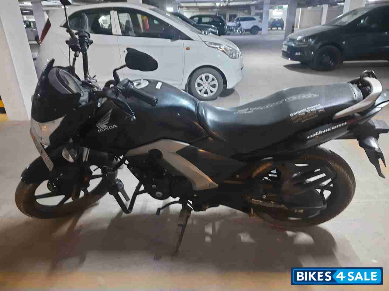 Black Honda CB Unicorn