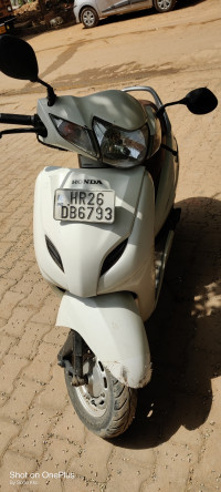 White Honda Activa 3G