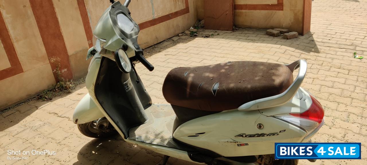 White Honda Activa 3G