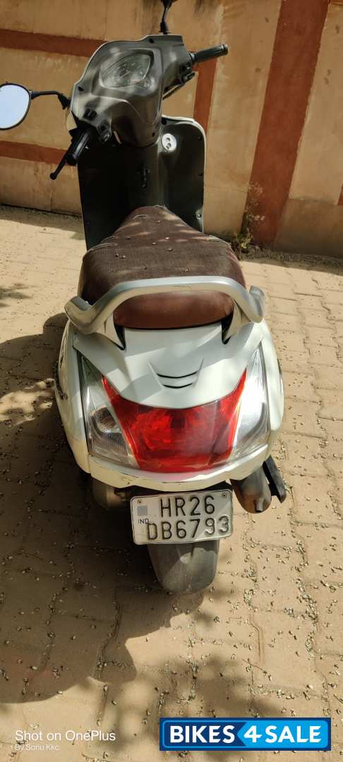White Honda Activa 3G