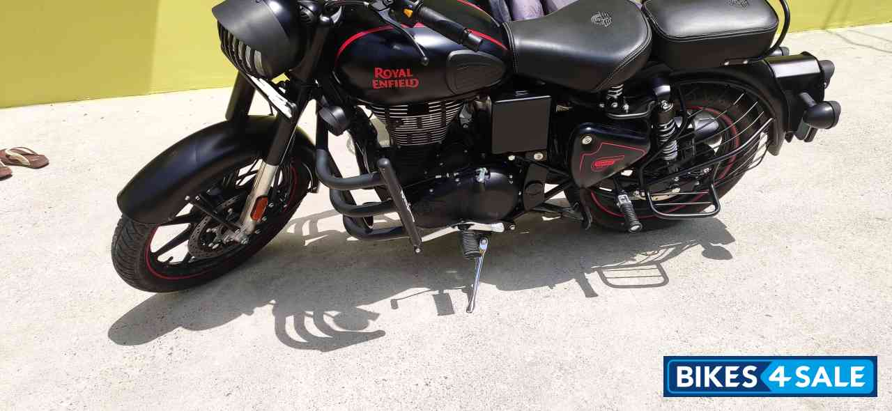 Black Royal Enfield Classic Stealth Black