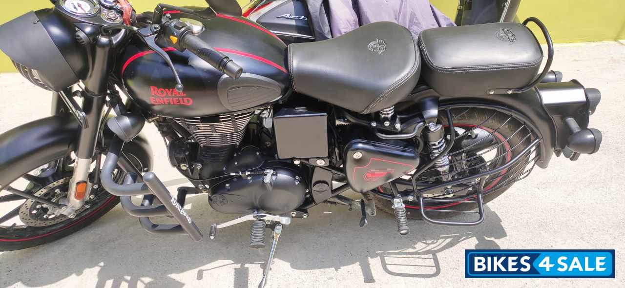 Black Royal Enfield Classic Stealth Black