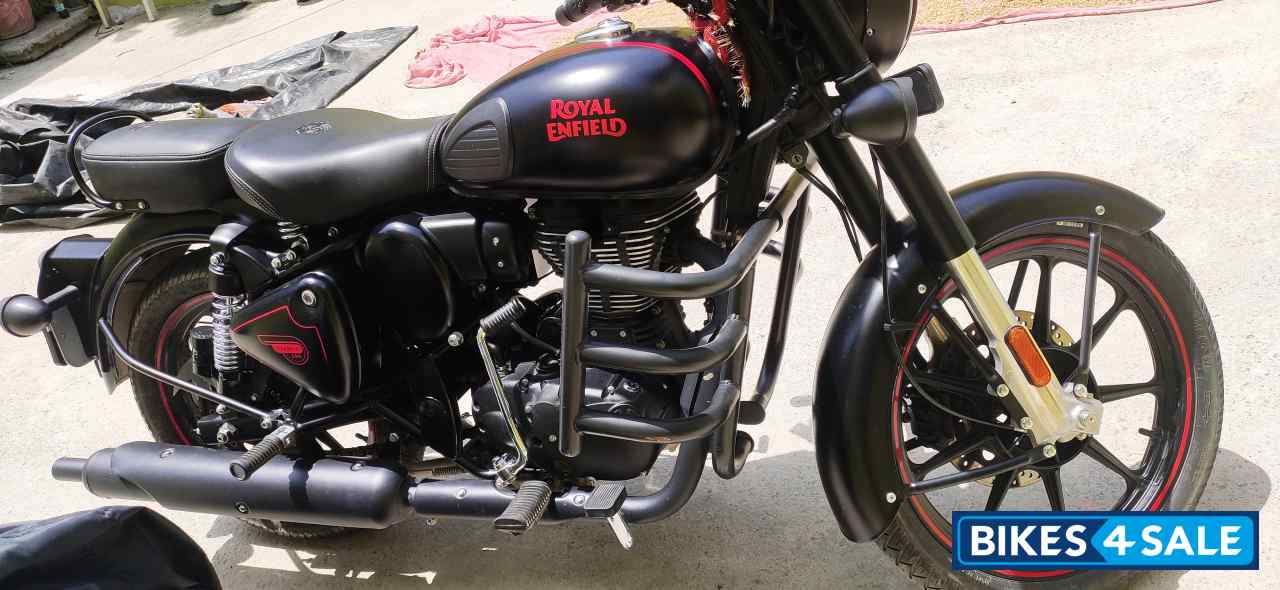 Black Royal Enfield Classic Stealth Black
