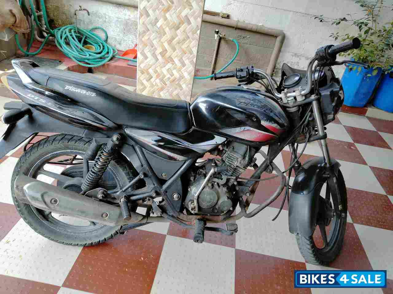 Black Bajaj Discover Discover M