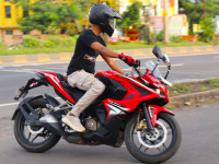 Bajaj Pulsar RS 200 ABS