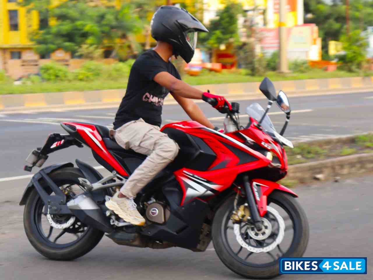 Bajaj Pulsar RS 200 ABS Bajaj Pulsar RS 200 ABS