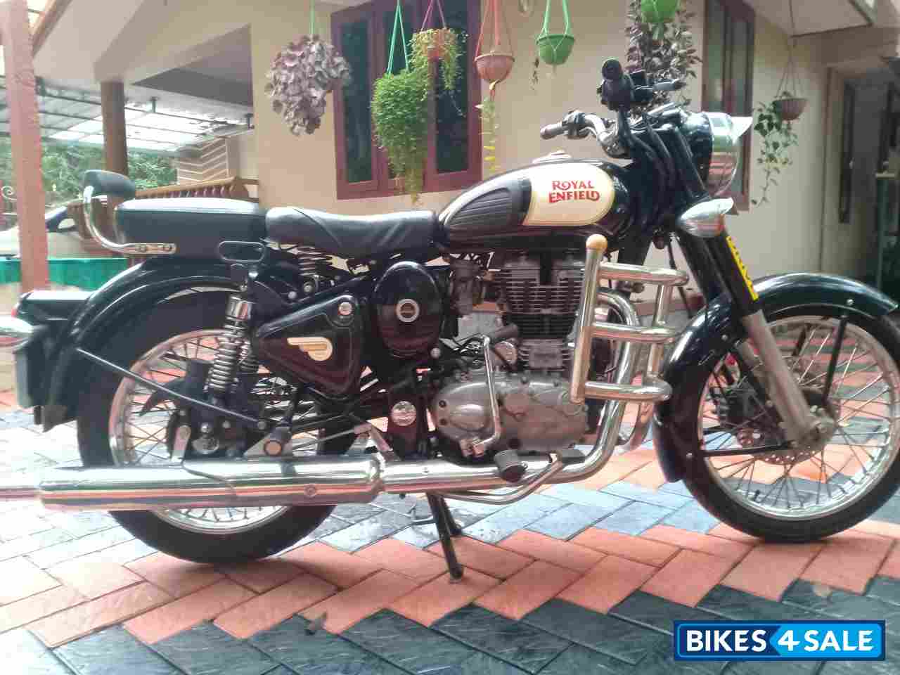 Black Royal Enfield Classic 350