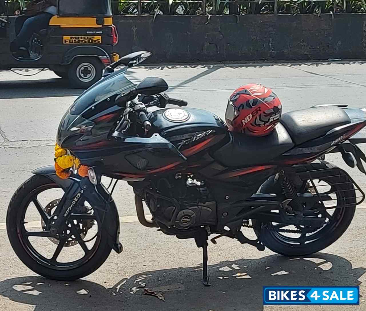 Laser Black And Red Bajaj Pulsar 220F