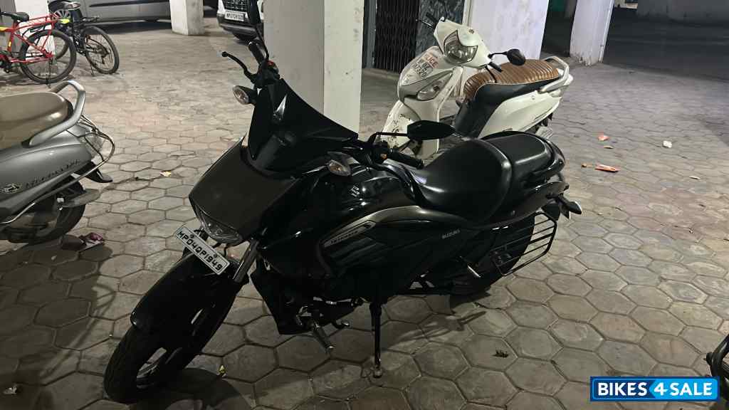 Suzuki Intruder 150