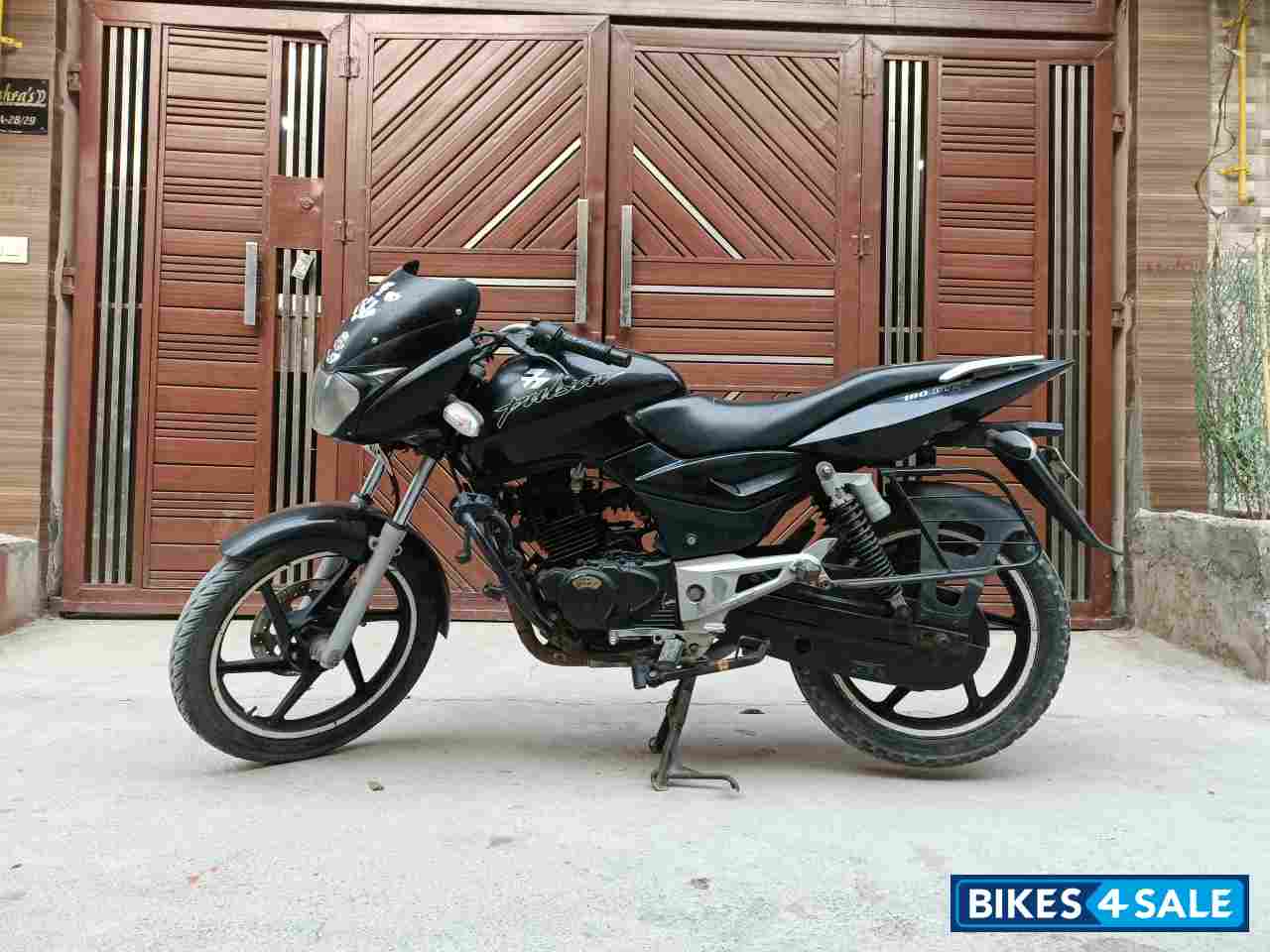 All Black Bajaj Pulsar 180 DTSi
