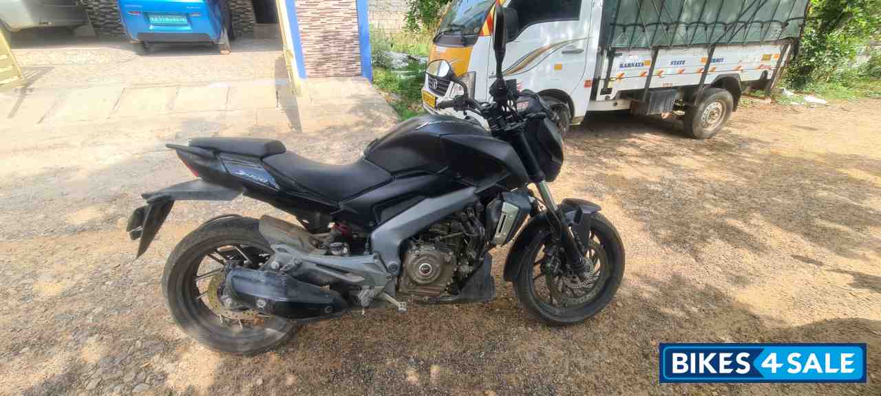 Black Bajaj Dominar 400 Disc