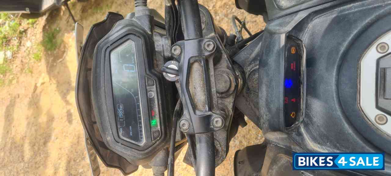 Black Bajaj Dominar 400 Disc