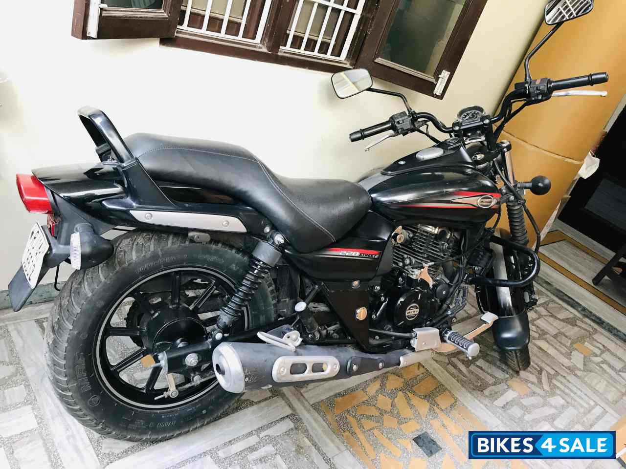 Black Bajaj Avenger Street 220